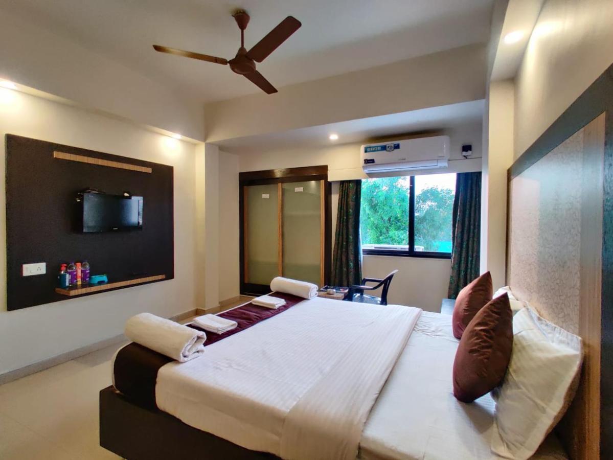 Hotel Ashwin Igatpuri, Pure Veg & Jain Food Dış mekan fotoğraf