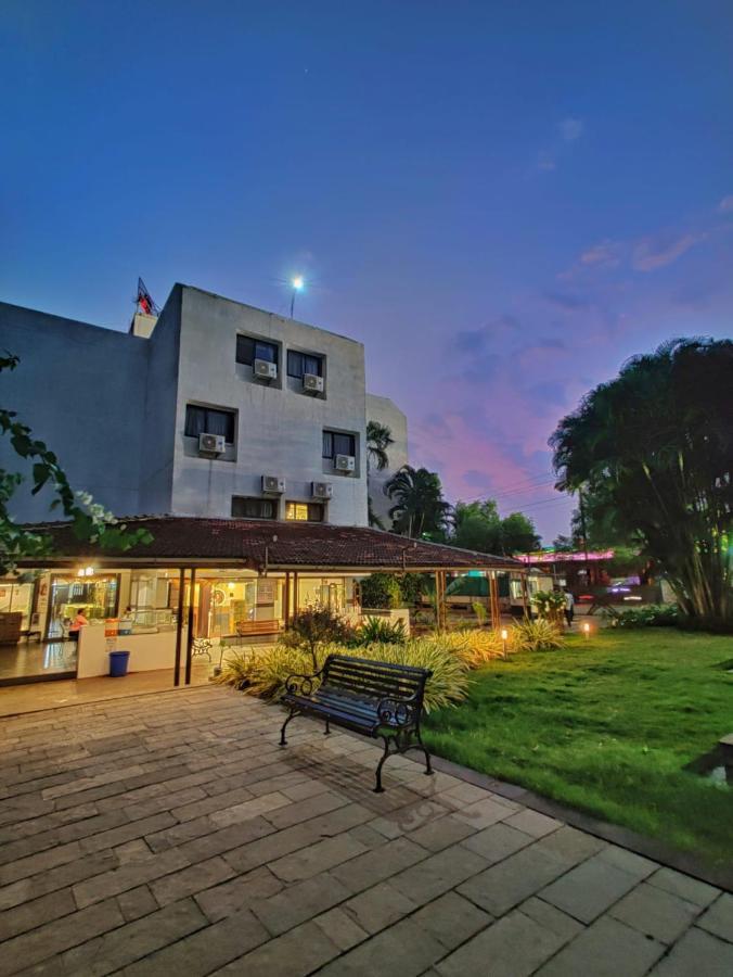 Hotel Ashwin Igatpuri, Pure Veg & Jain Food Dış mekan fotoğraf